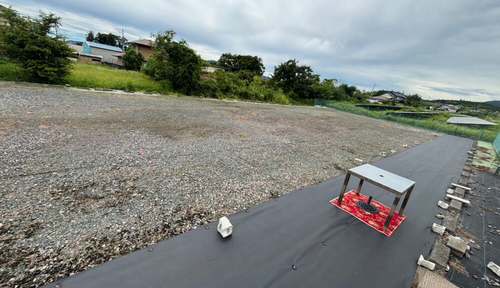 暑い夏に負けず！快適なドローン飛行環境づくりのために防草シートを施工しました